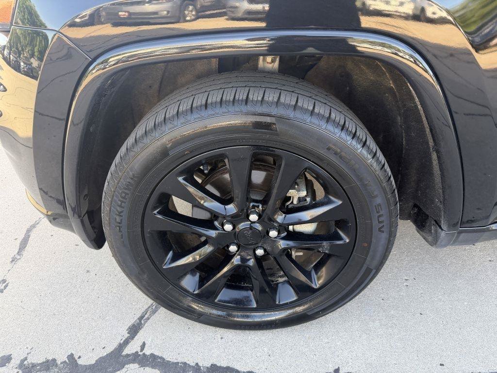 Used 2019 Jeep Grand Cherokee Altitude AWD/4WD image 19