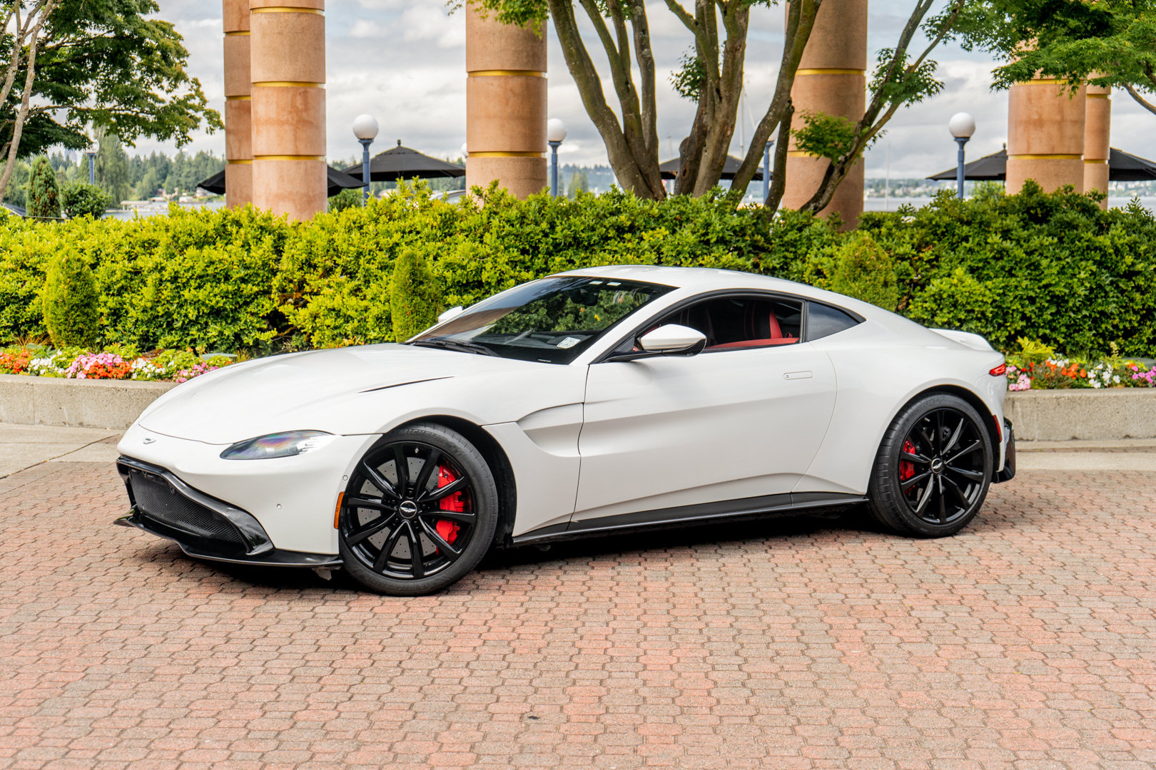 Used 2020 Aston Martin V8 Vantage Coupe RWD image 33