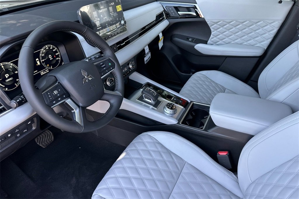 New 2025 Mitsubishi Outlander SEL image 11
