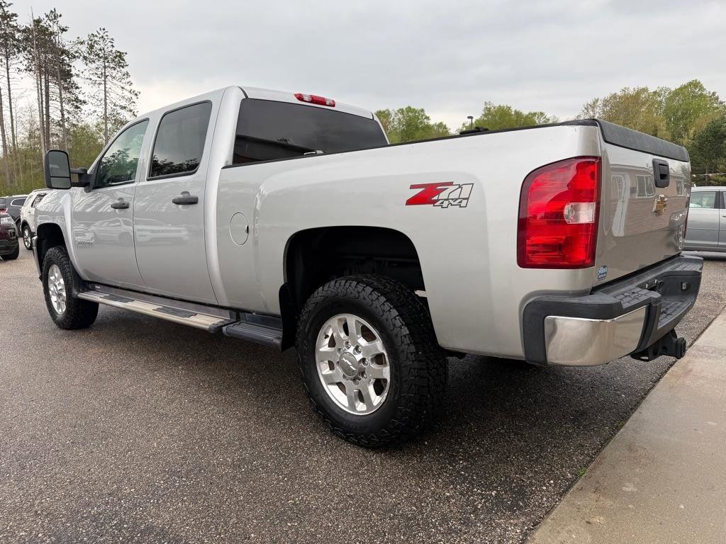 Used 2011 Chevrolet Silverado 3500 LT w/ Interior Plus Package AWD/4WD image 6