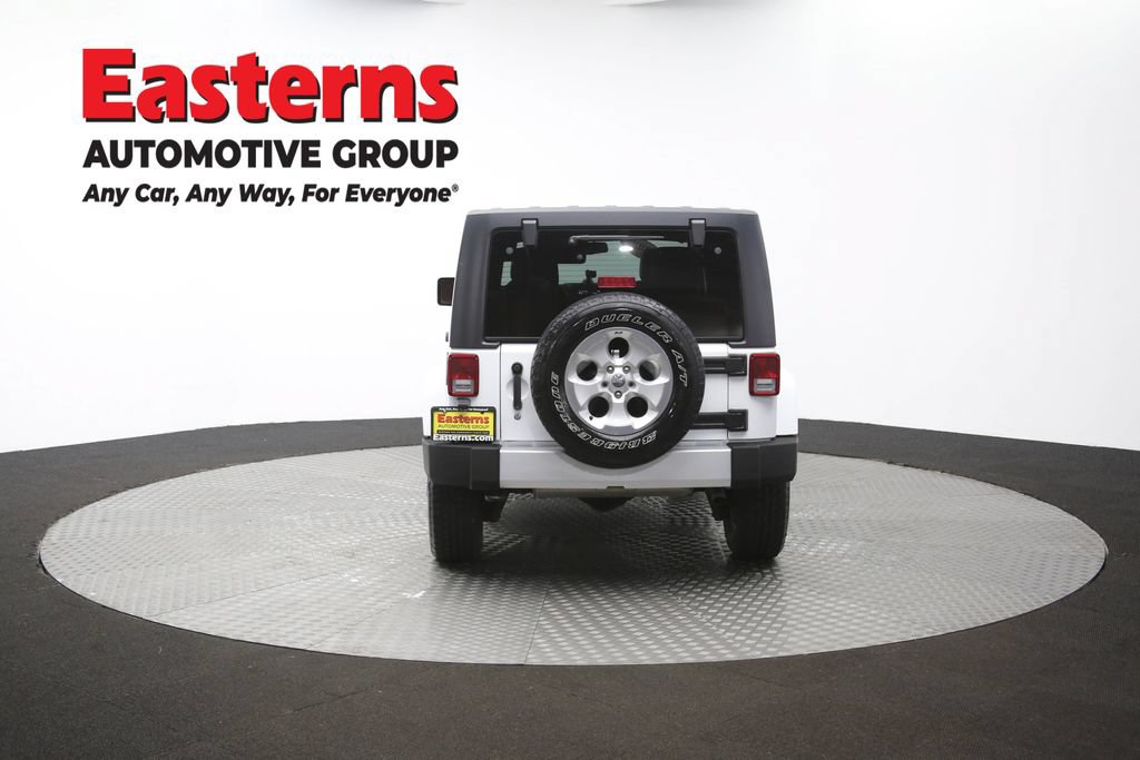 Used 2015 Jeep Wrangler Unlimited Sahara w/ Connectivity Group AWD/4WD image 38