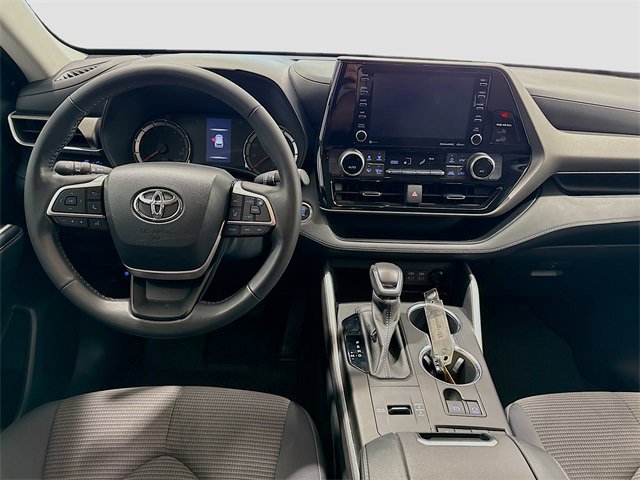 Used 2022 Toyota Highlander LE image 19