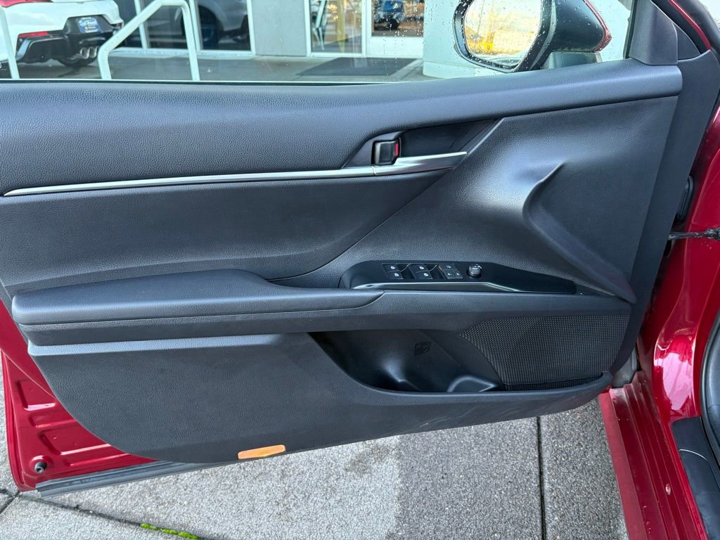 Used 2018 Toyota Camry L image 11