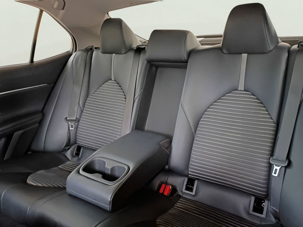 Used 2018 Toyota Camry SE FWD image 32