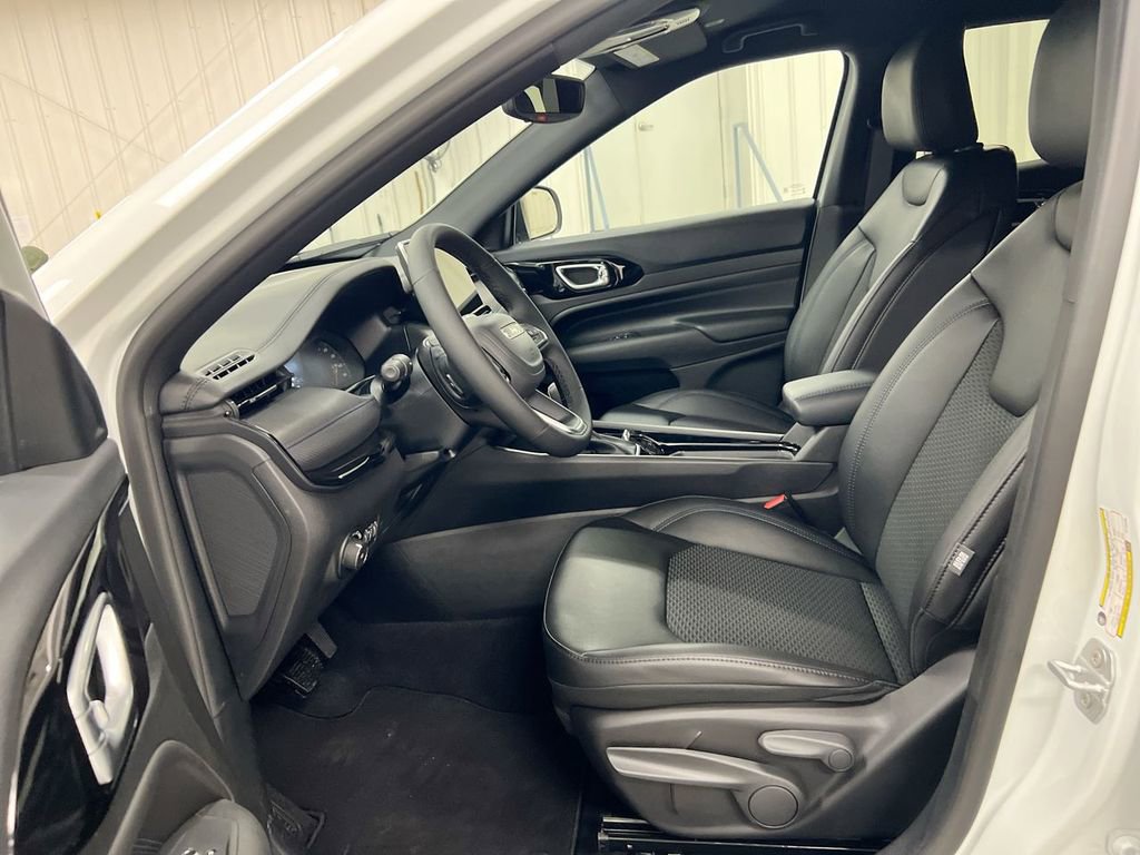 New 2026 Jeep Compass Latitude AWD/4WD image 18