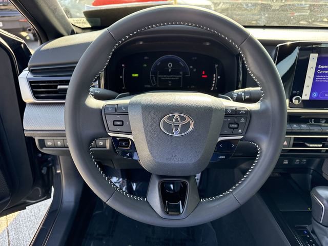 Used 2025 Toyota Camry SE image 14