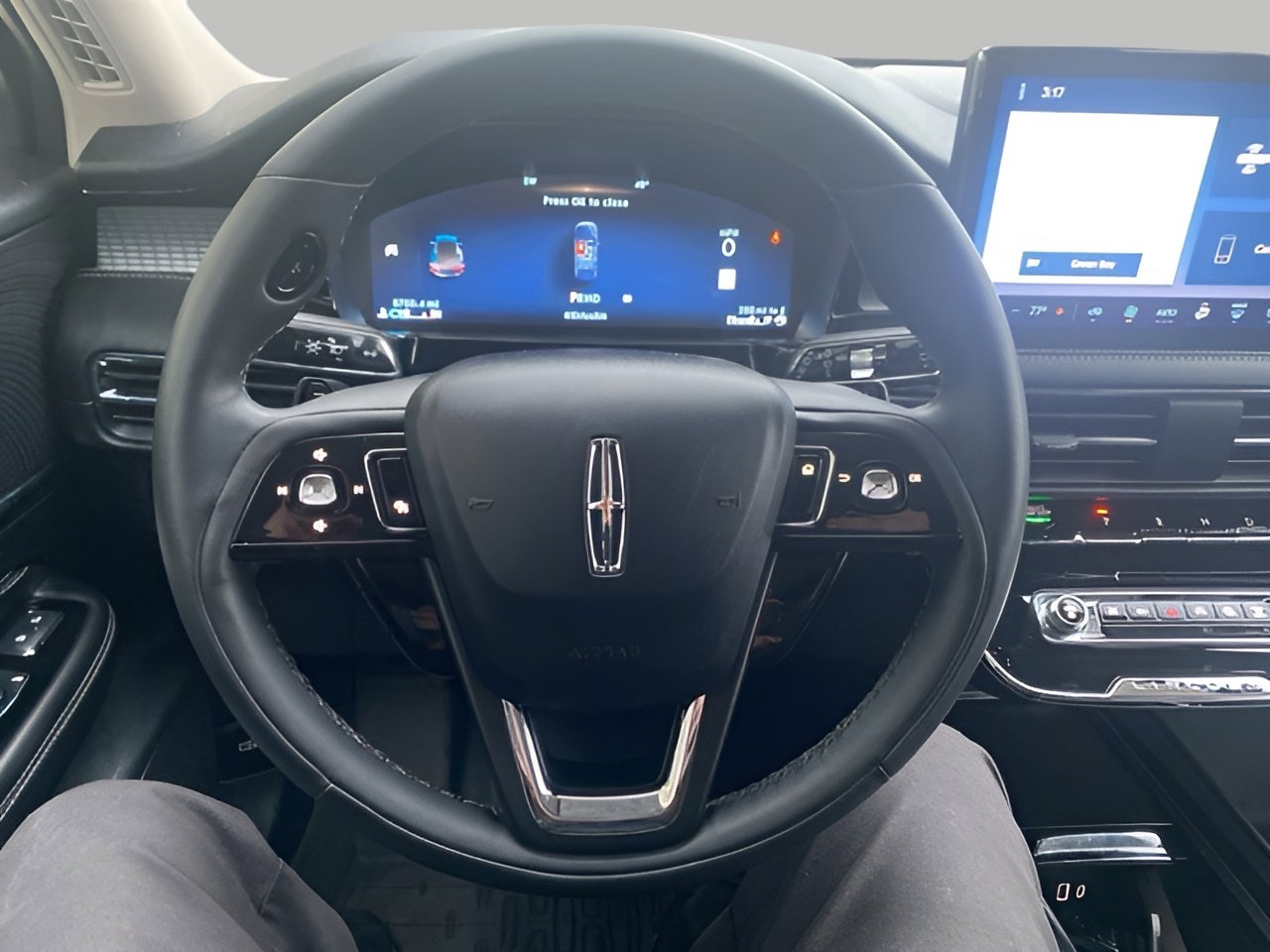 Used 2024 Lincoln Corsair AWD w/ Towing Package image 11