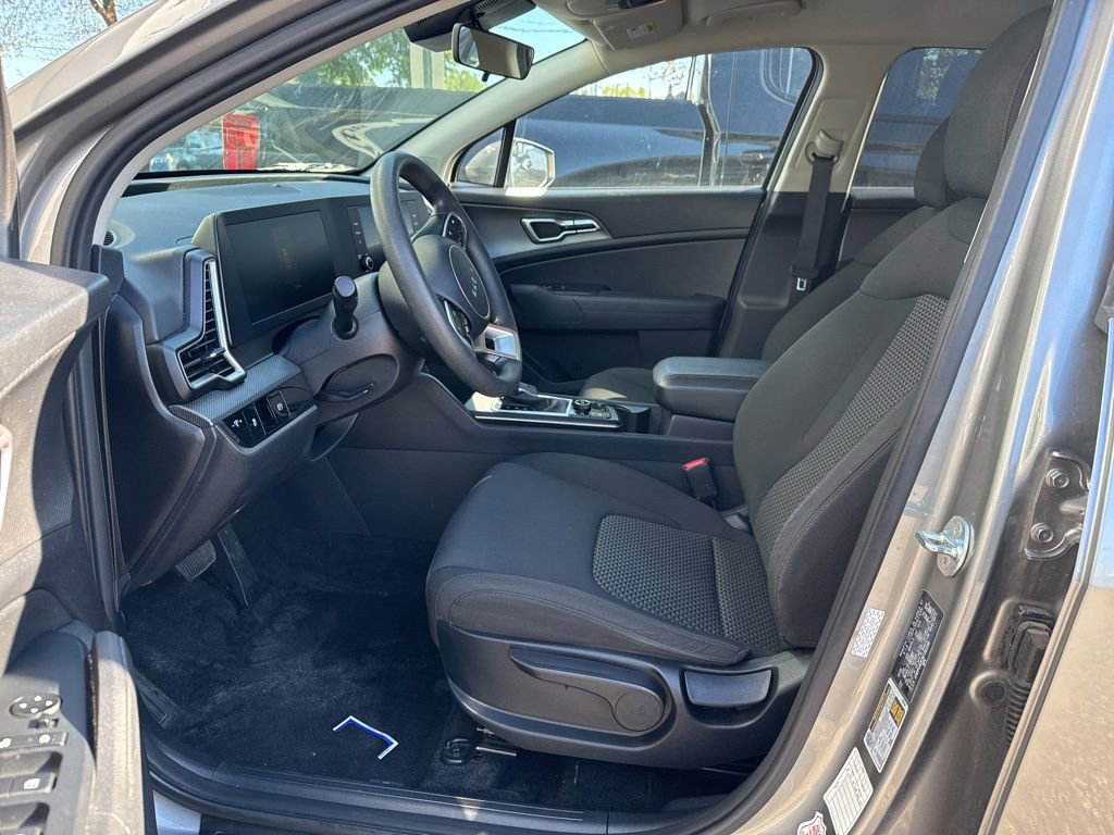 Used 2024 Kia Sportage LX image 7