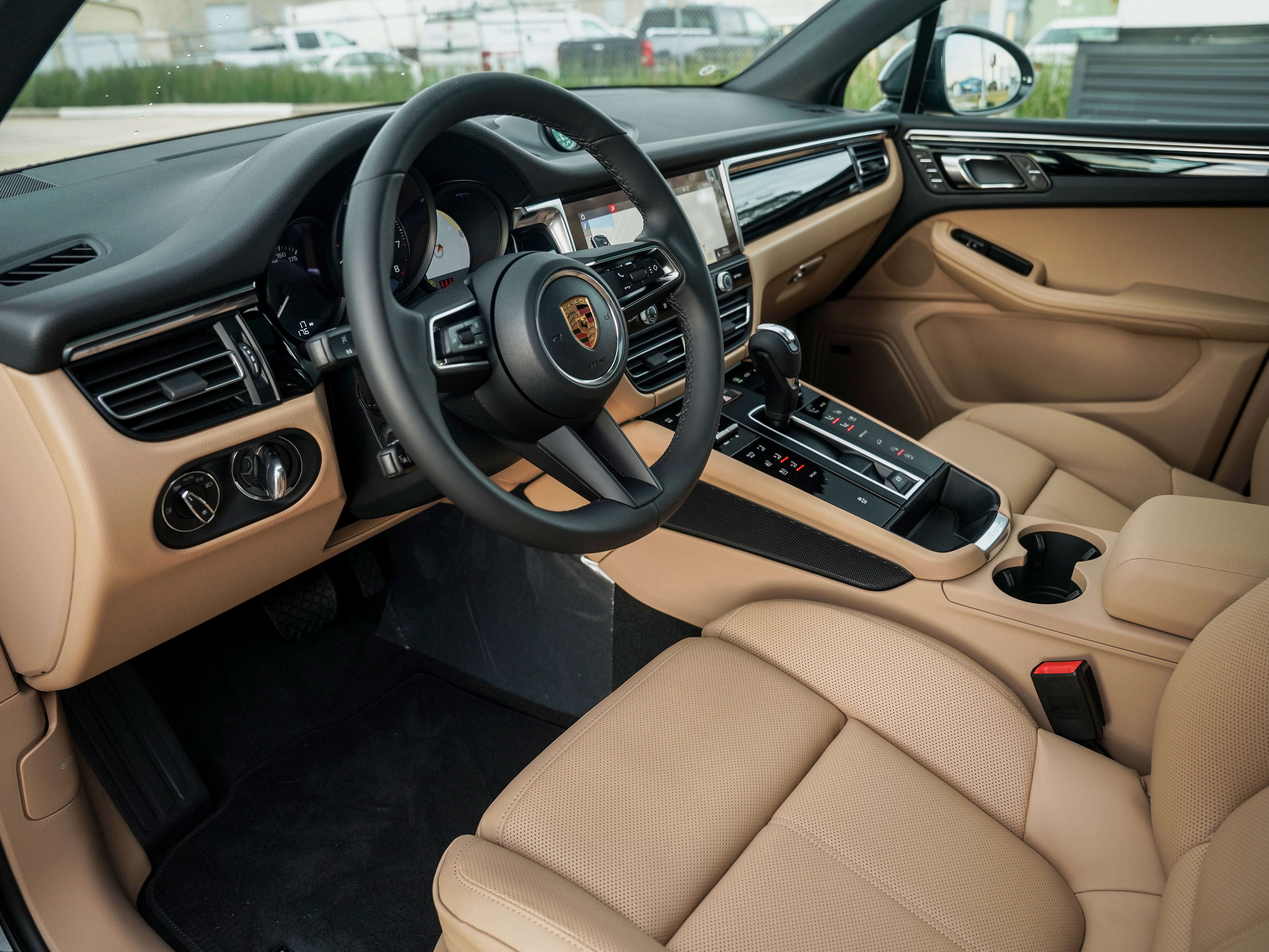 New 2026 Porsche Macan image 4