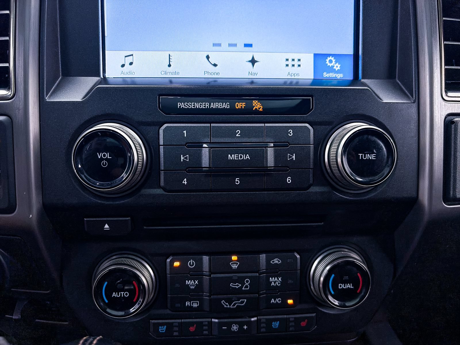 Used 2017 Ford F150 Raptor w/ Equipment Group 802A Luxury AWD/4WD image 23