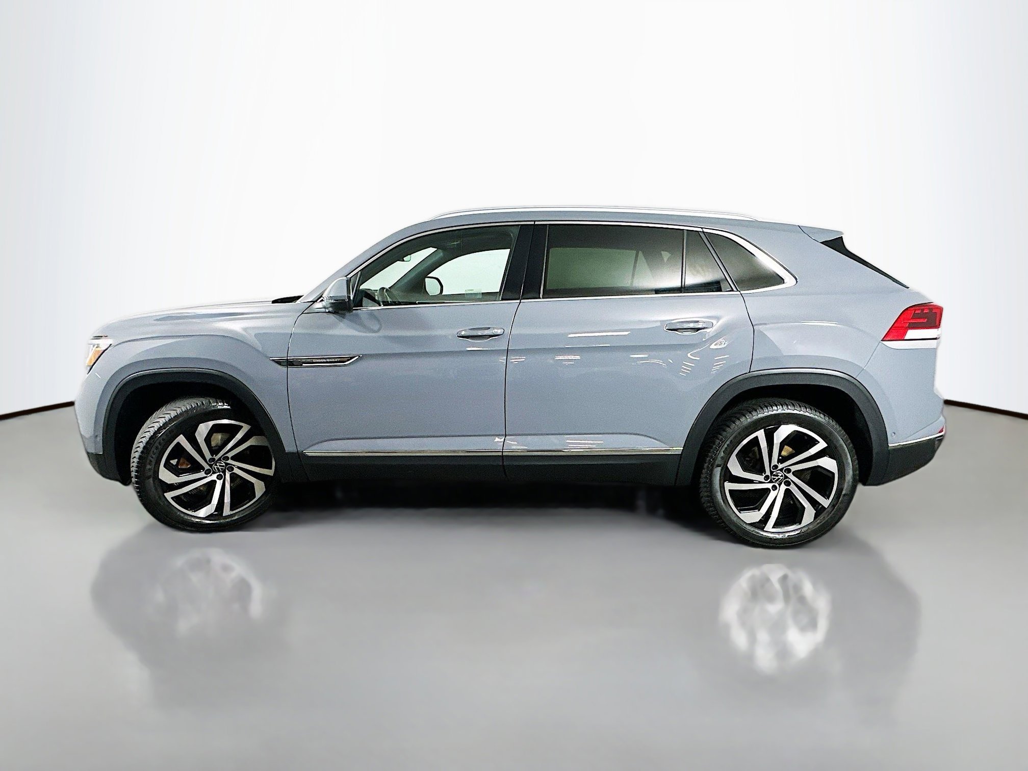 Used 2020 Volkswagen Atlas Cross Sport SEL Premium image 4