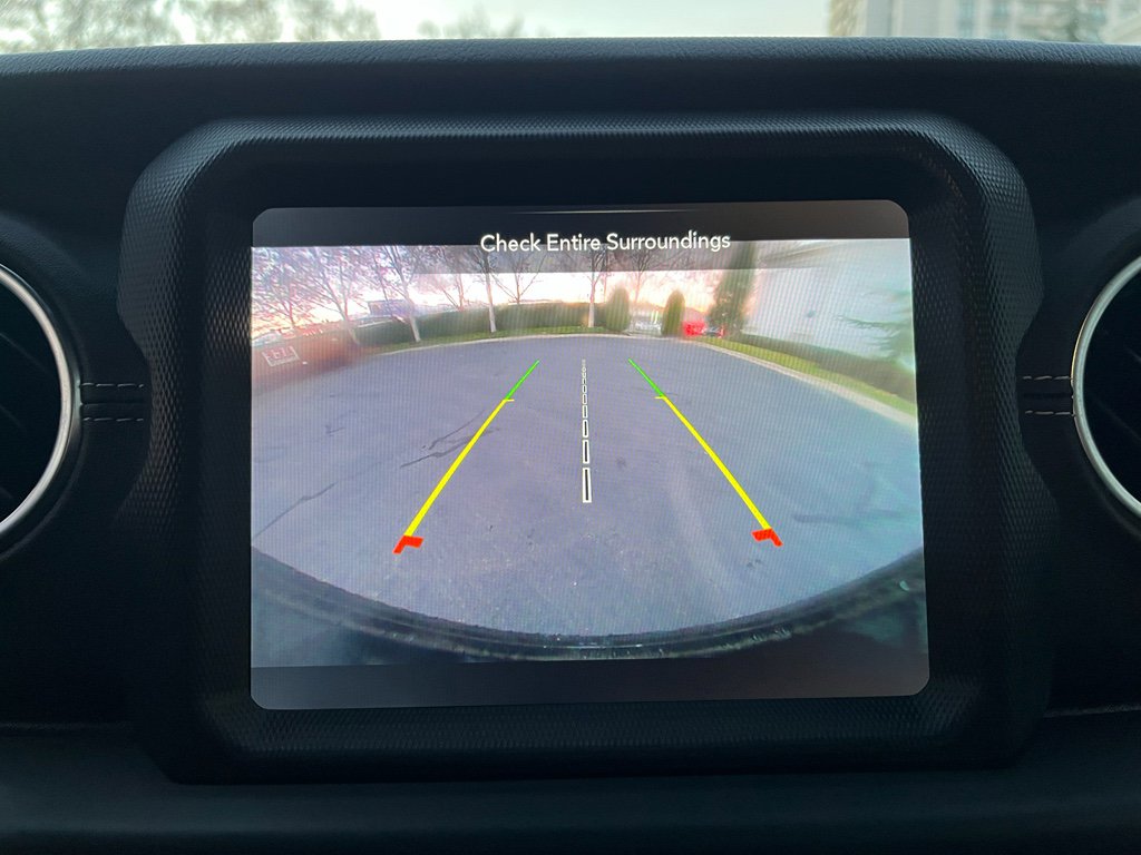 Used 2023 Jeep Wrangler Sahara image 21