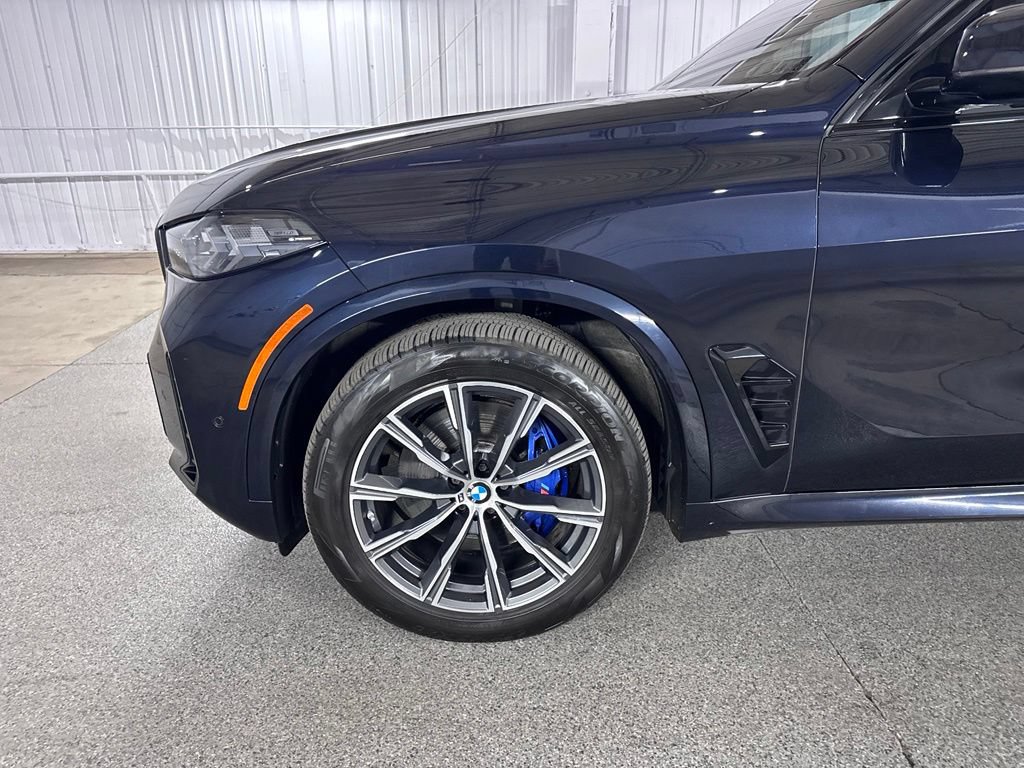 Used 2024 BMW X5 xDrive40i w/ M Sport Package AWD/4WD image 16