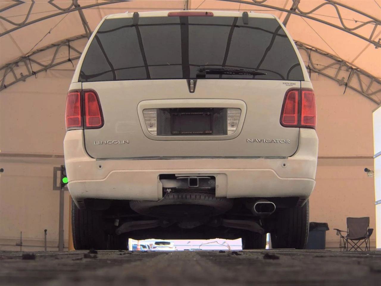 Used 2005 Lincoln Navigator Luxury image 7