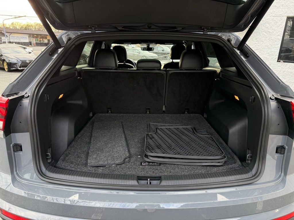 Used 2022 Volkswagen Atlas Cross Sport SE w/ Panoramic Sunroof Package image 6