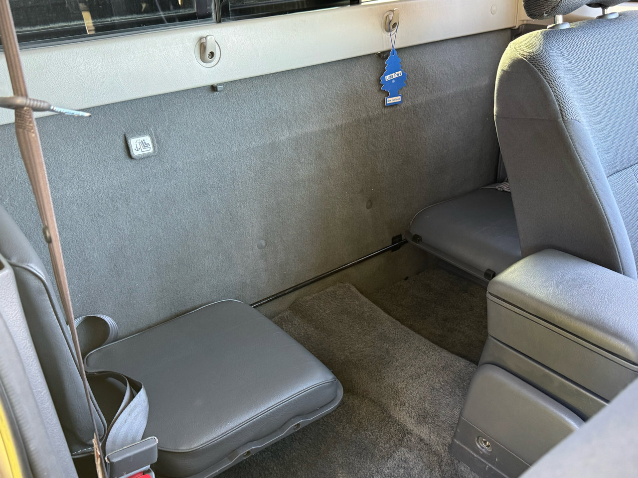 Used 2002 Nissan Frontier XE image 12