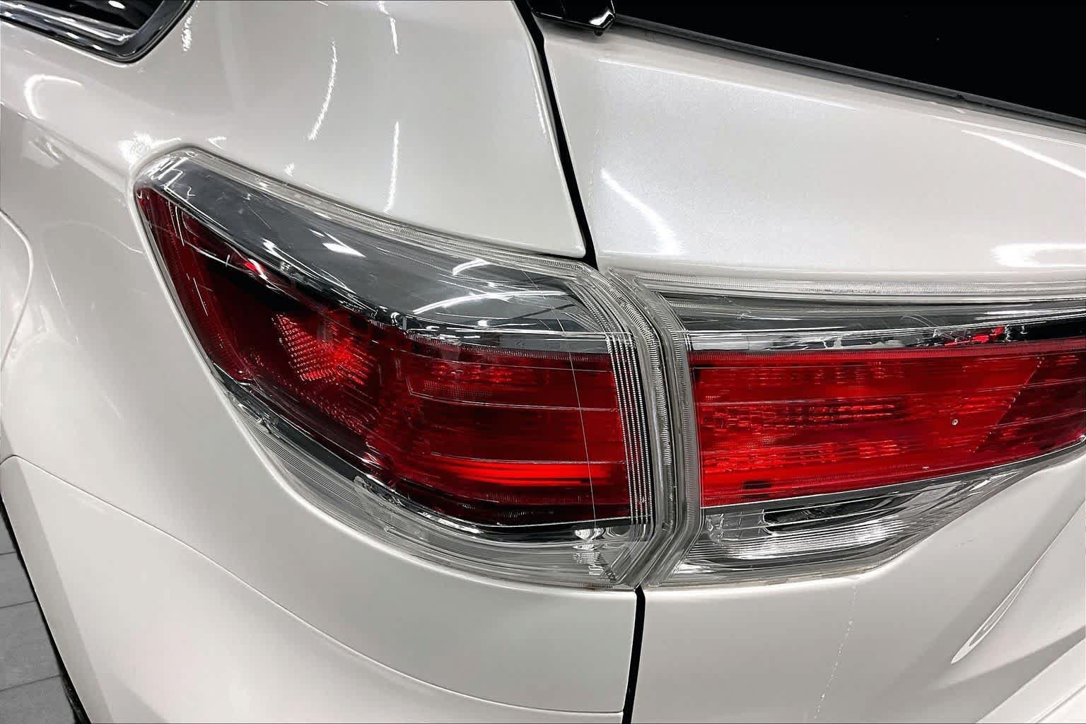 Used 2015 Toyota Highlander XLE AWD/4WD image 28