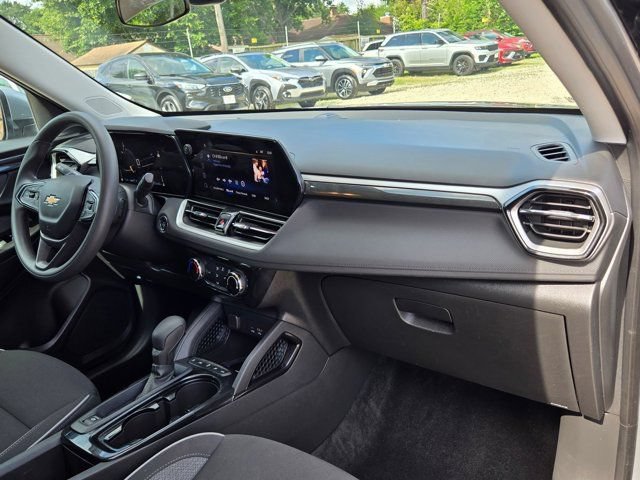 Used 2025 Chevrolet TrailBlazer LT AWD/4WD image 30