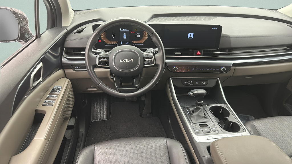Used 2025 Kia Carnival FWD image 10