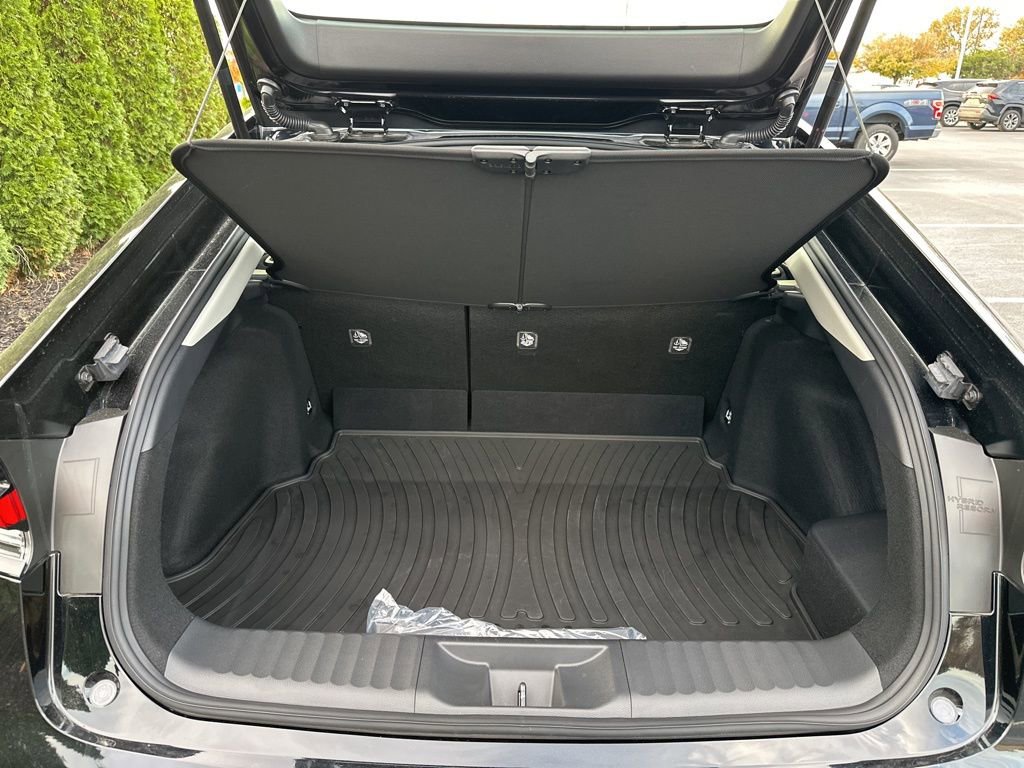 Used 2024 Toyota Prius LE image 38