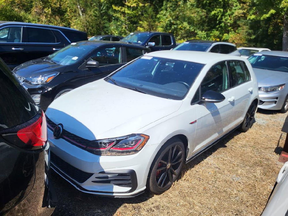 Used 2019 Volkswagen Golf S image 1