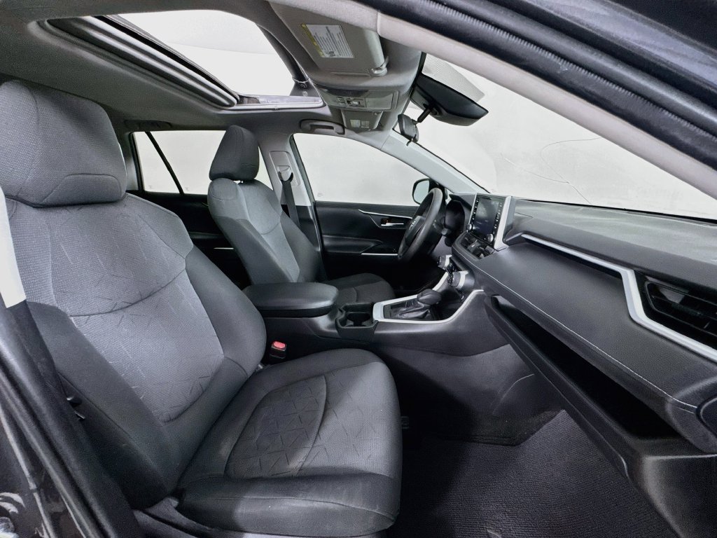 Used 2020 Toyota RAV4 XLE w/ Convenience Package FWD image 35