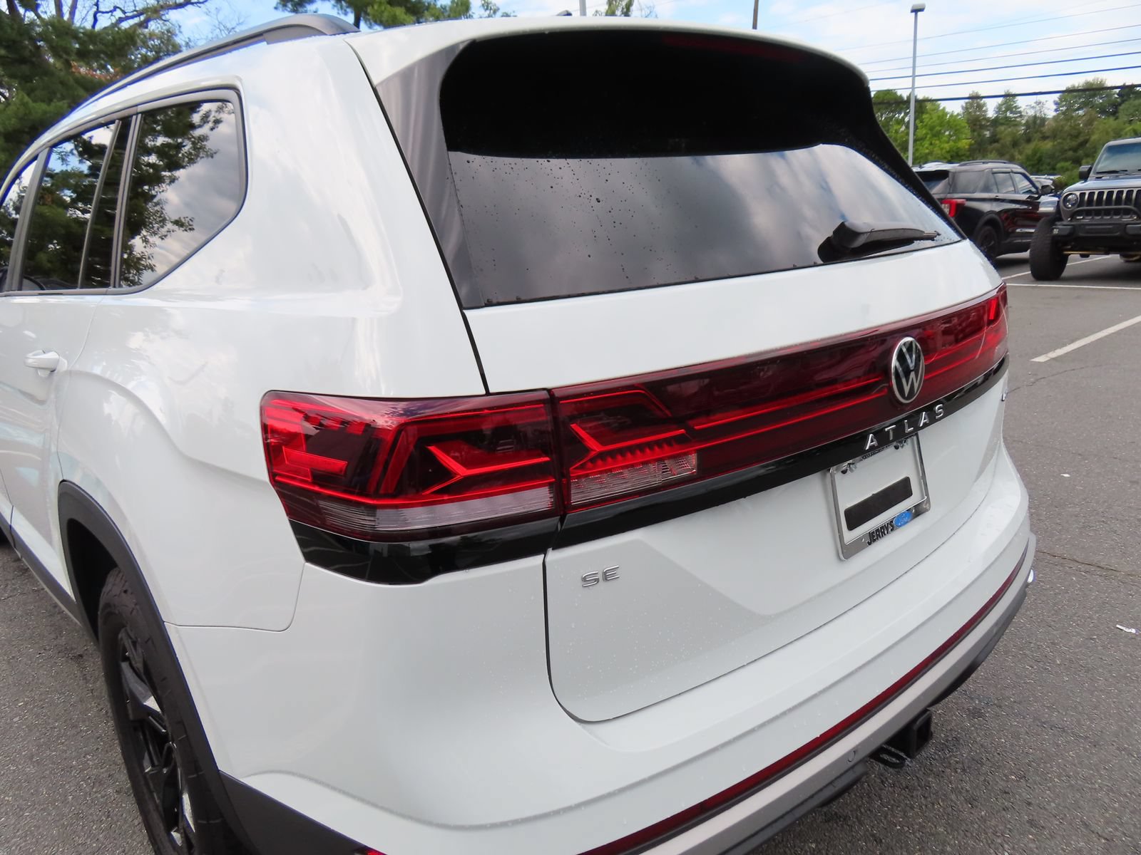 Used 2025 Volkswagen Atlas Peak Edition SE AWD/4WD image 12
