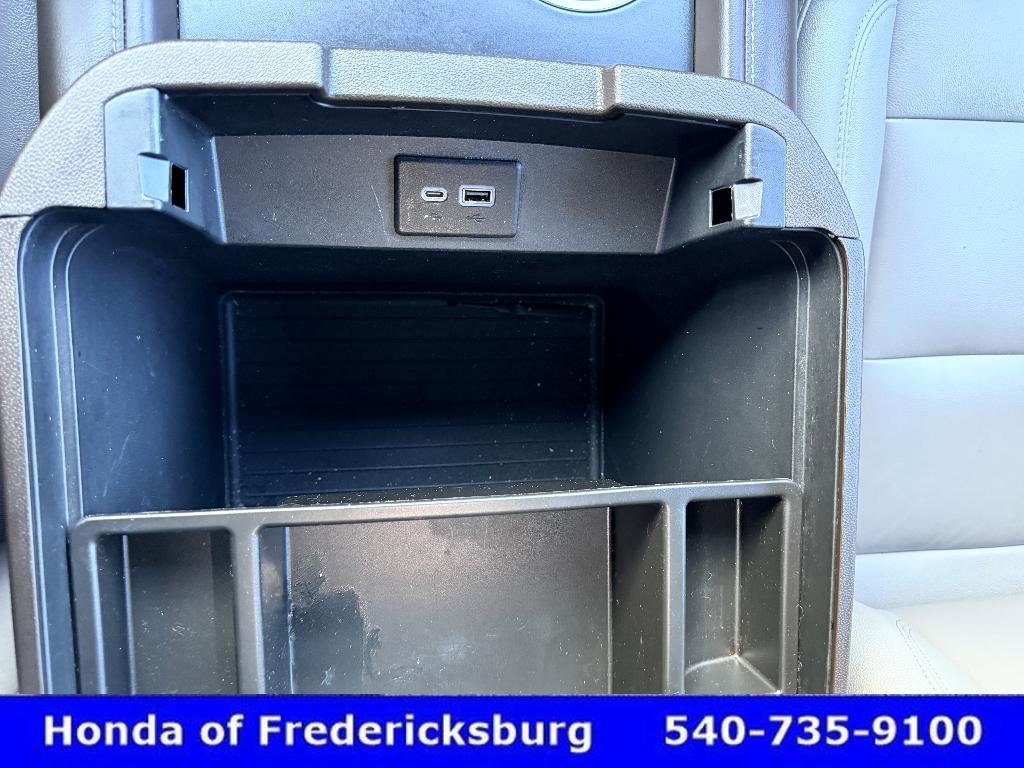 Used 2022 Chevrolet Suburban LT w/ Luxury Package image 28