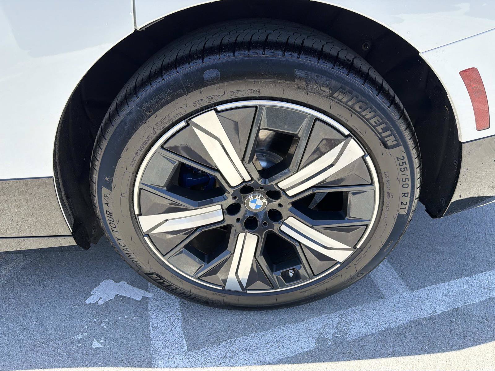 Certified 2025 BMW iX xDrive50 AWD/4WD image 6