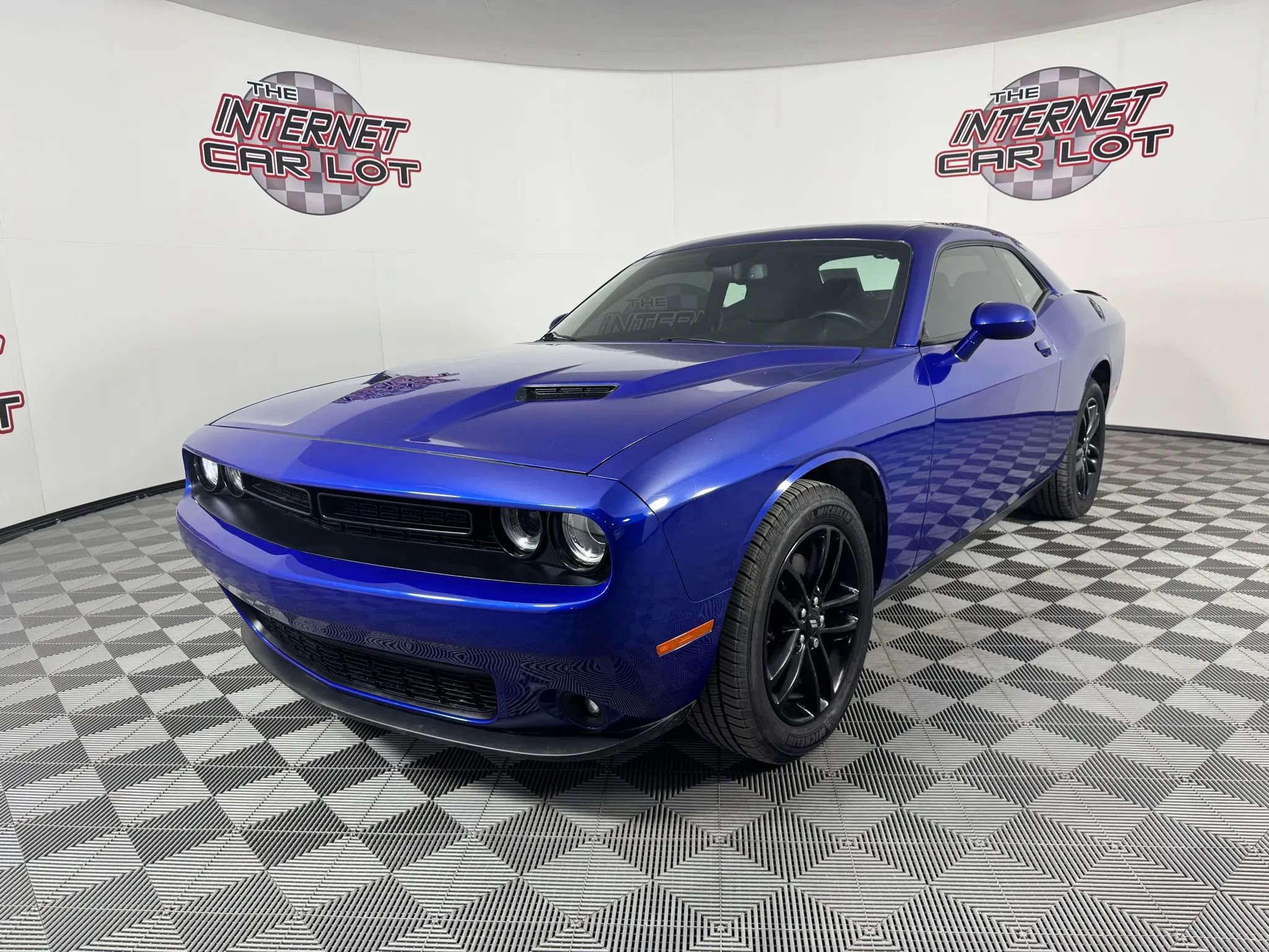 Used 2019 Dodge Challenger SXT w/ Driver Convenience Group image 3