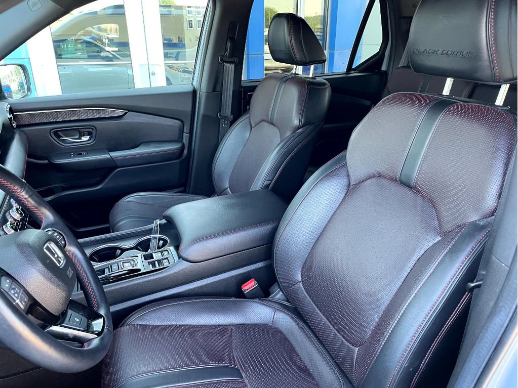 Certified 2025 Honda Pilot Black Edition image 11