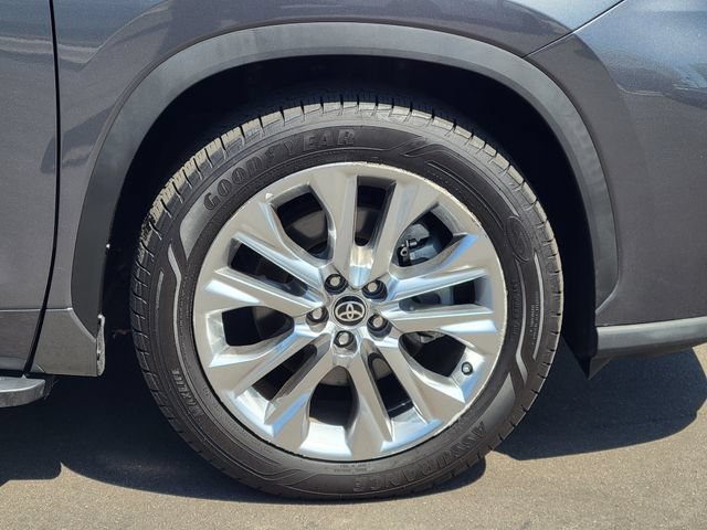 Used 2021 Toyota Highlander Limited FWD image 33
