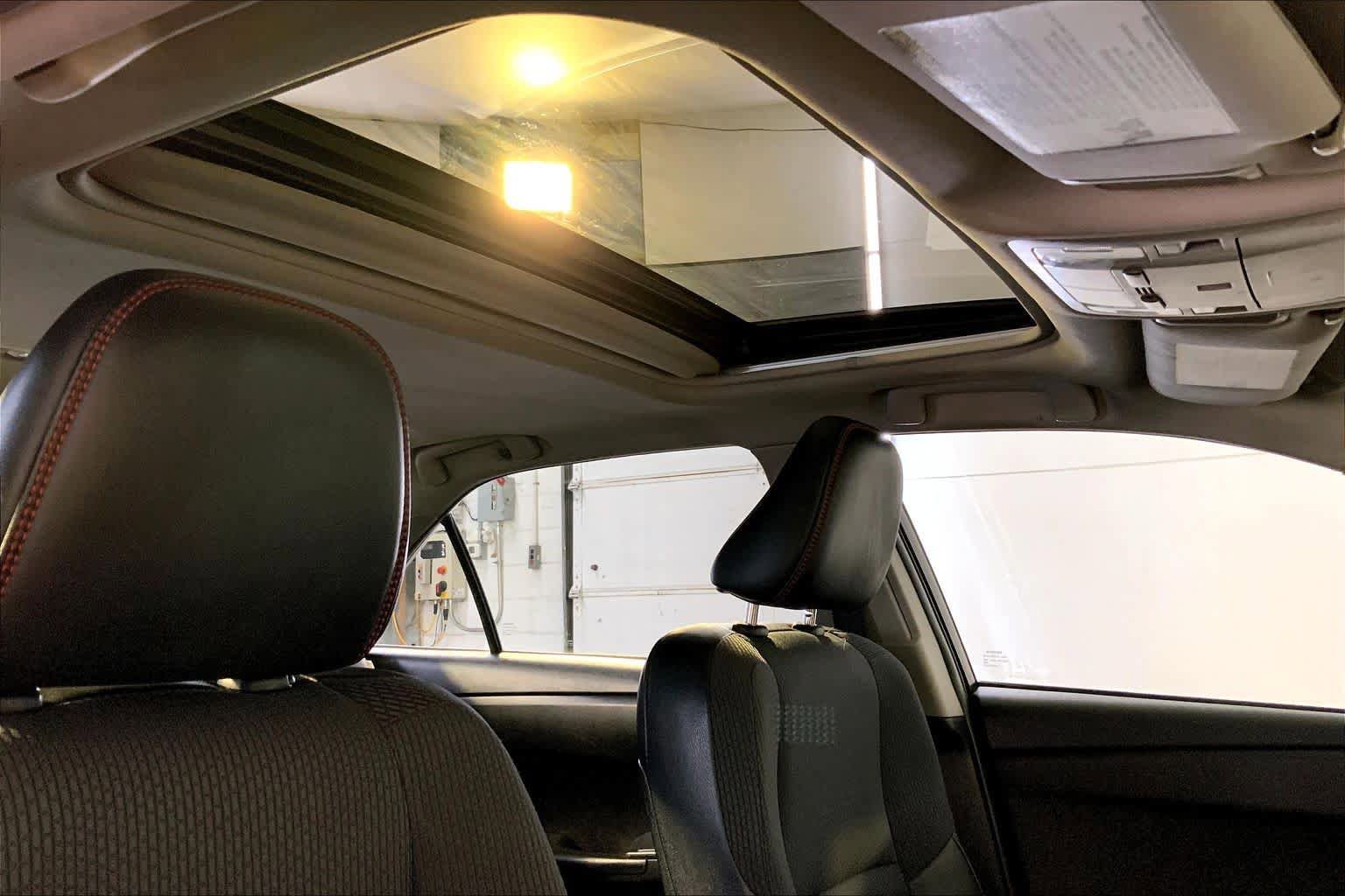 Used 2017 Toyota Camry SE w/ Moonroof Package image 14