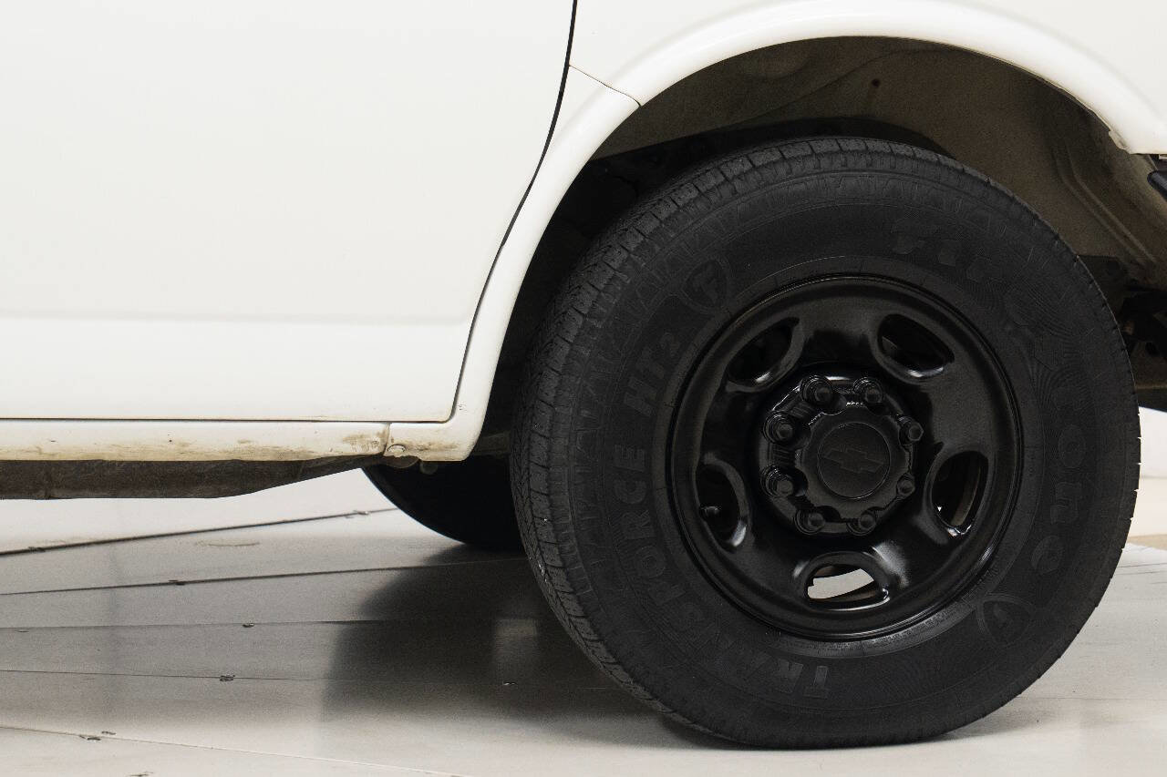 Used 2017 Chevrolet Express 2500 Extended image 58