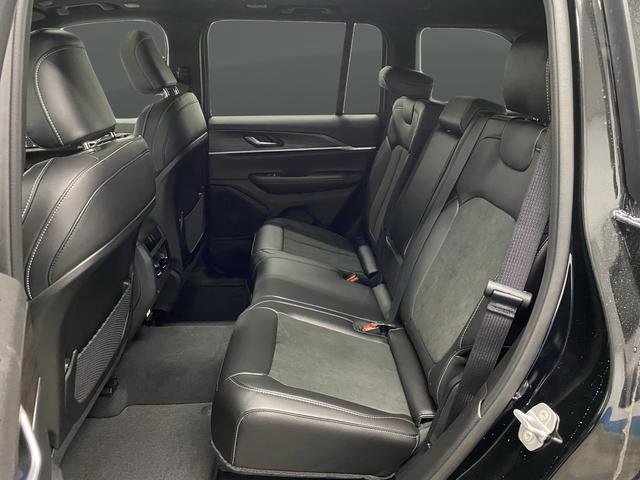 New 2026 Jeep Grand Cherokee Altitude image 32