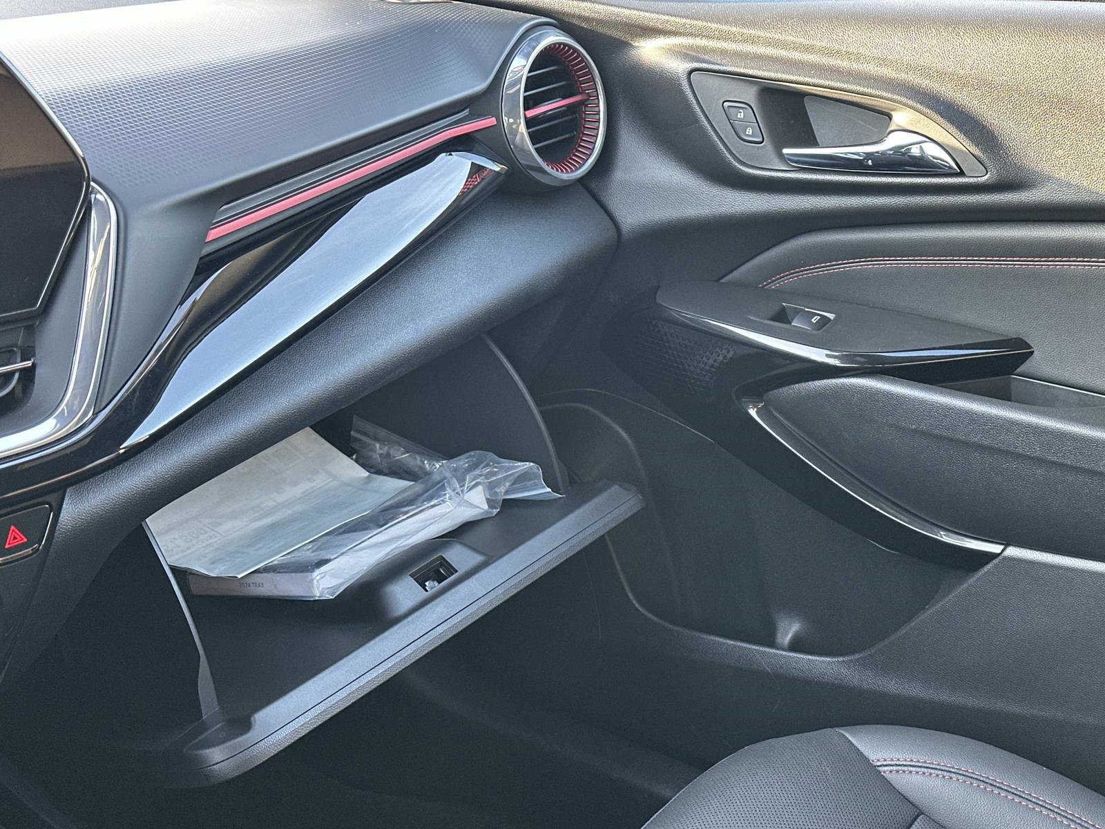 Certified 2024 Chevrolet Trax RS w/ Driver Confidence Package image 31