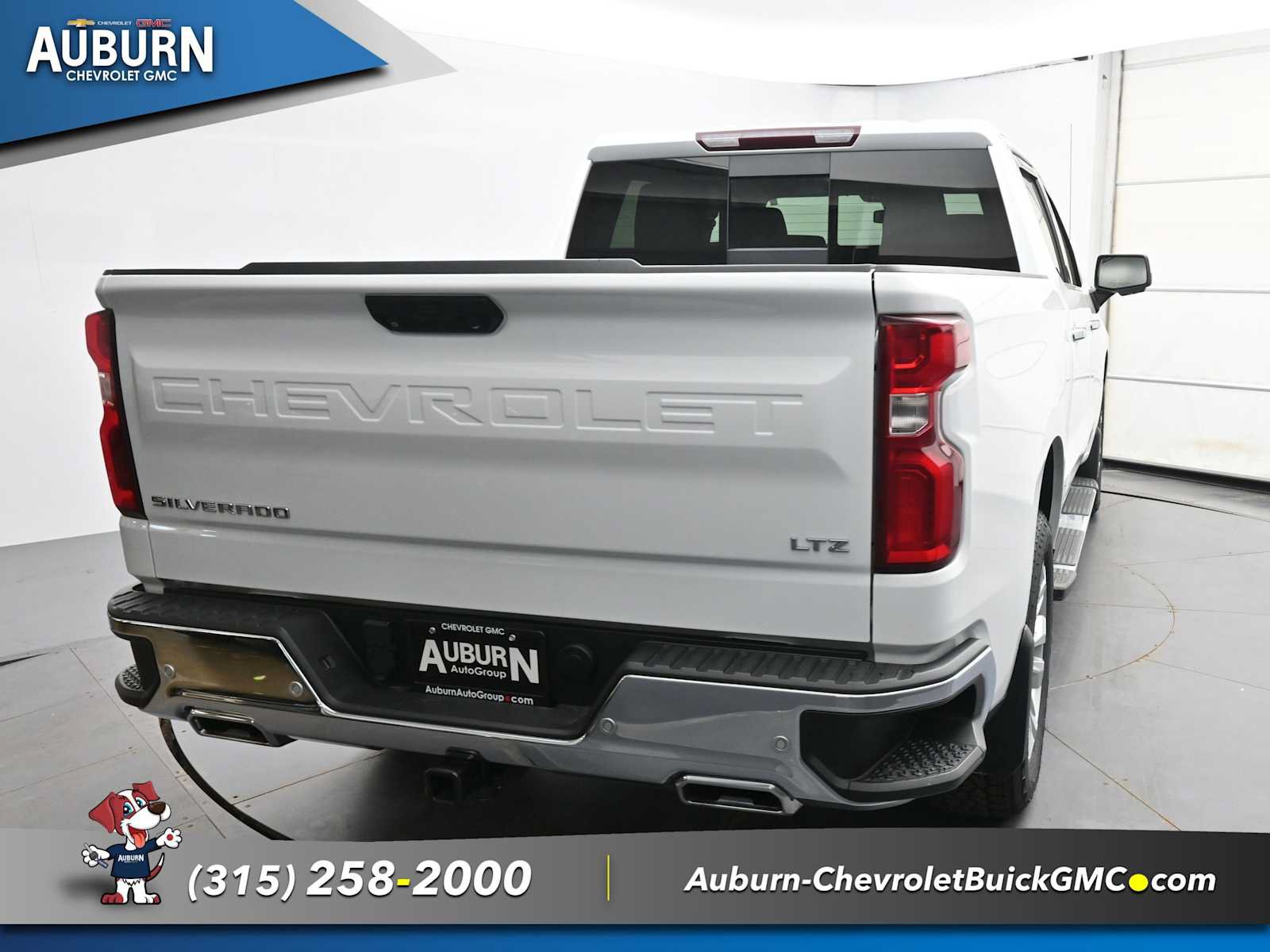 Used 2023 Chevrolet Silverado 1500 LTZ AWD/4WD image 3