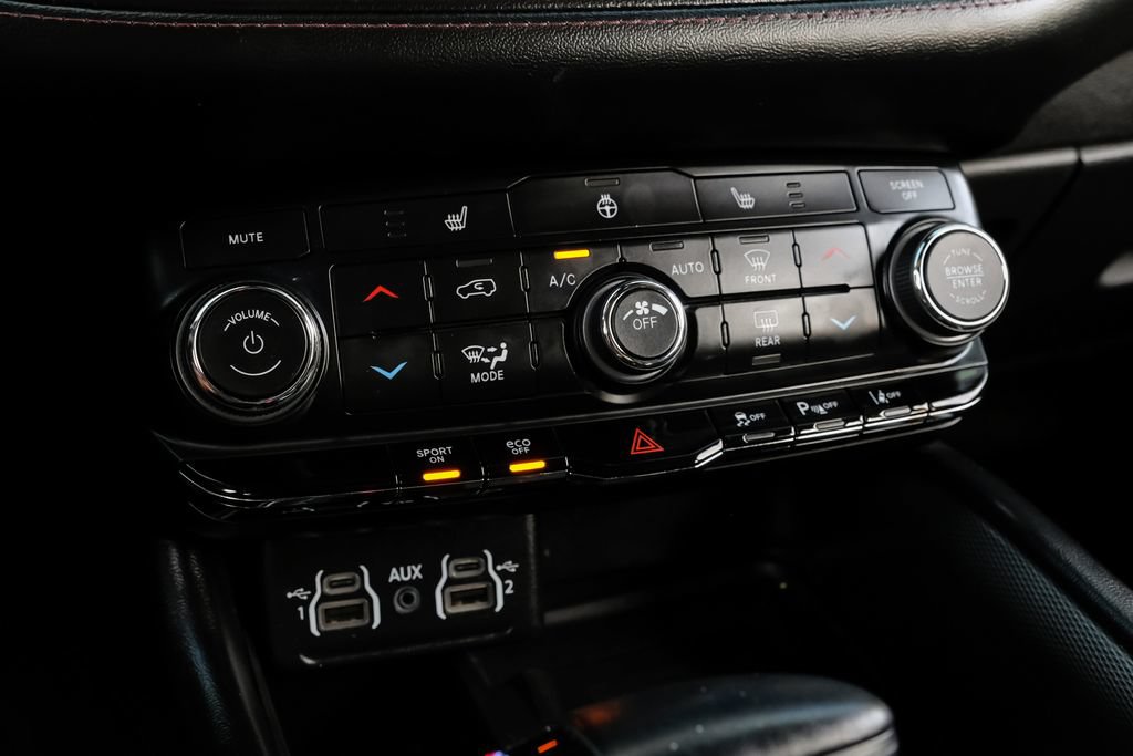 Used 2021 Dodge Durango R/T w/ Technology Group AWD/4WD image 22