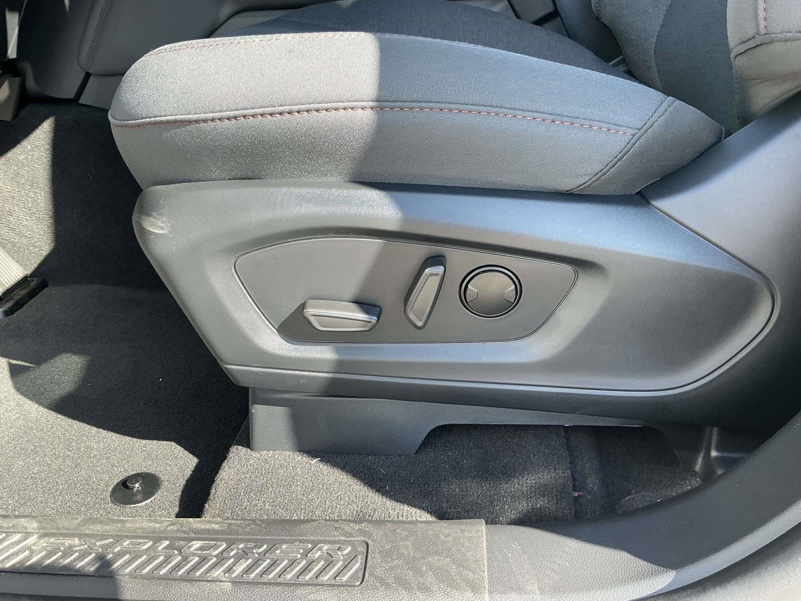 New 2025 Ford Explorer Active image 11