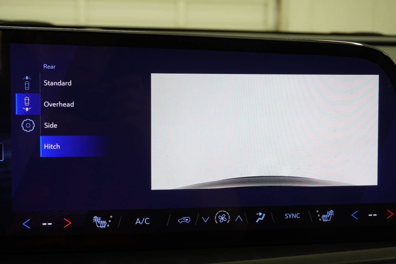 Used 2025 Chevrolet Traverse LT w/ Driver Confidence Package image 31