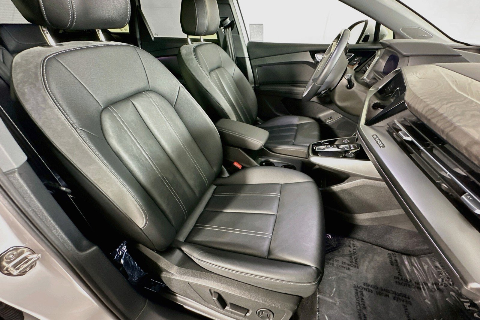 Used 2023 Audi Q4 e-tron Premium Plus w/ Premium Plus AWD/4WD image 8