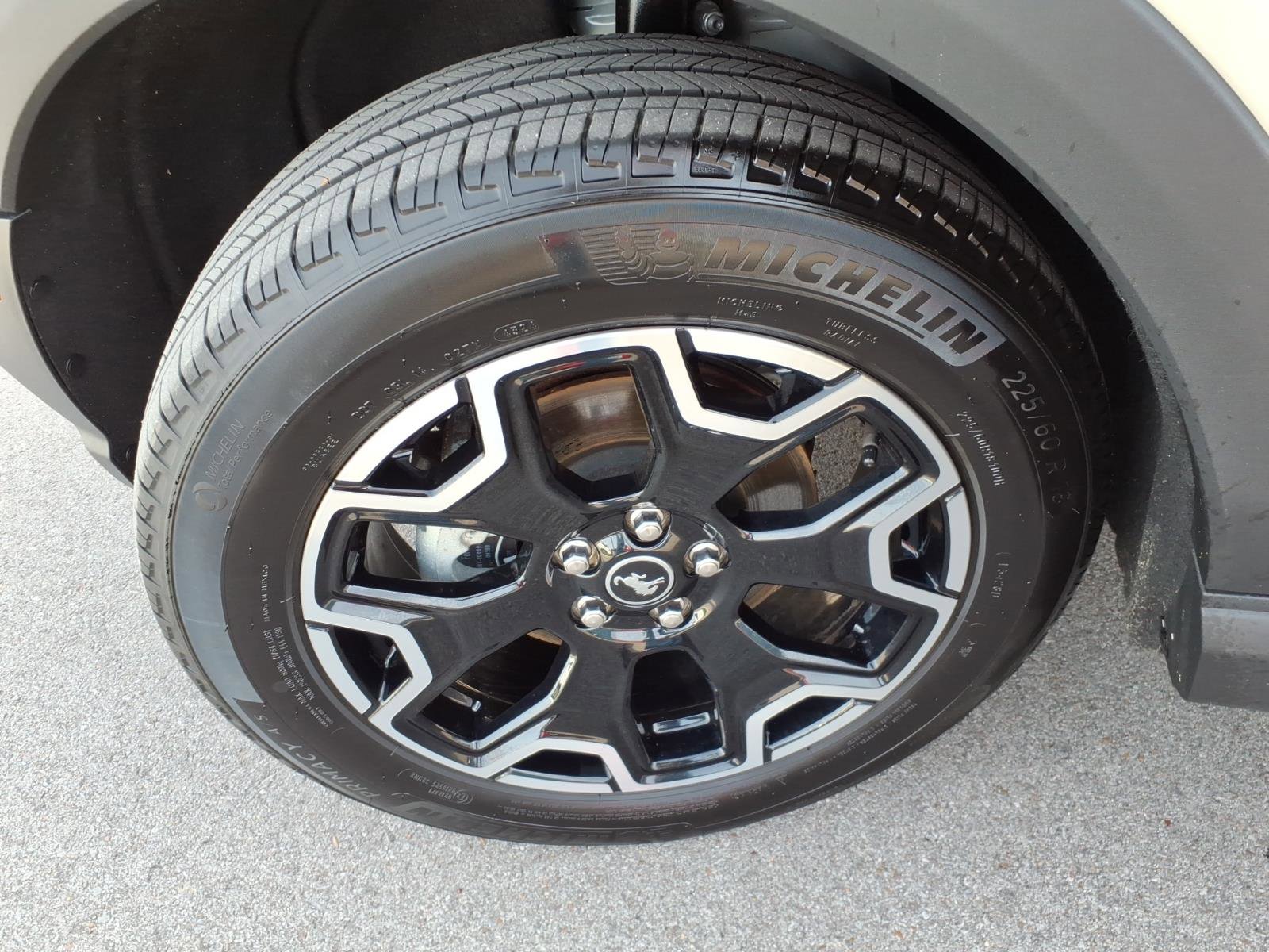 Certified 2025 Ford Bronco Sport Outer Banks w/ Outer Banks Tech Package+ AWD/4WD image 9