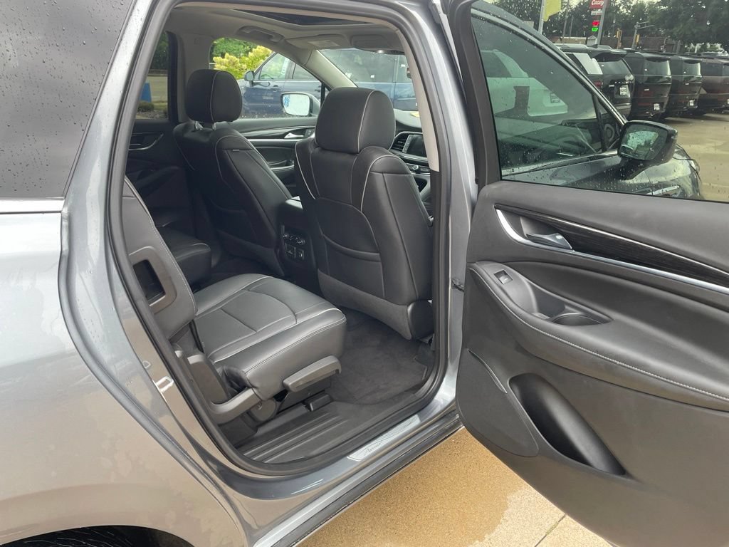 Used 2021 Buick Enclave Avenir w/ Avenir Technology Package AWD/4WD image 18