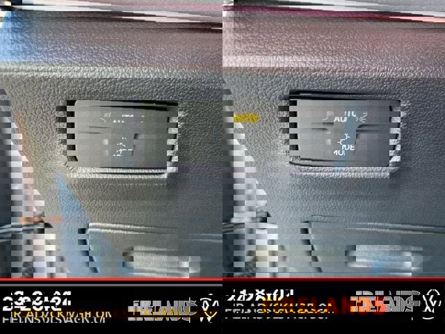 New 2025 Volkswagen Tiguan SE image 33