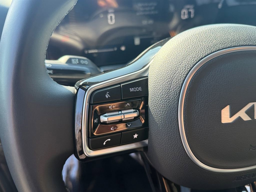 Certified 2025 Kia Sorento S image 15