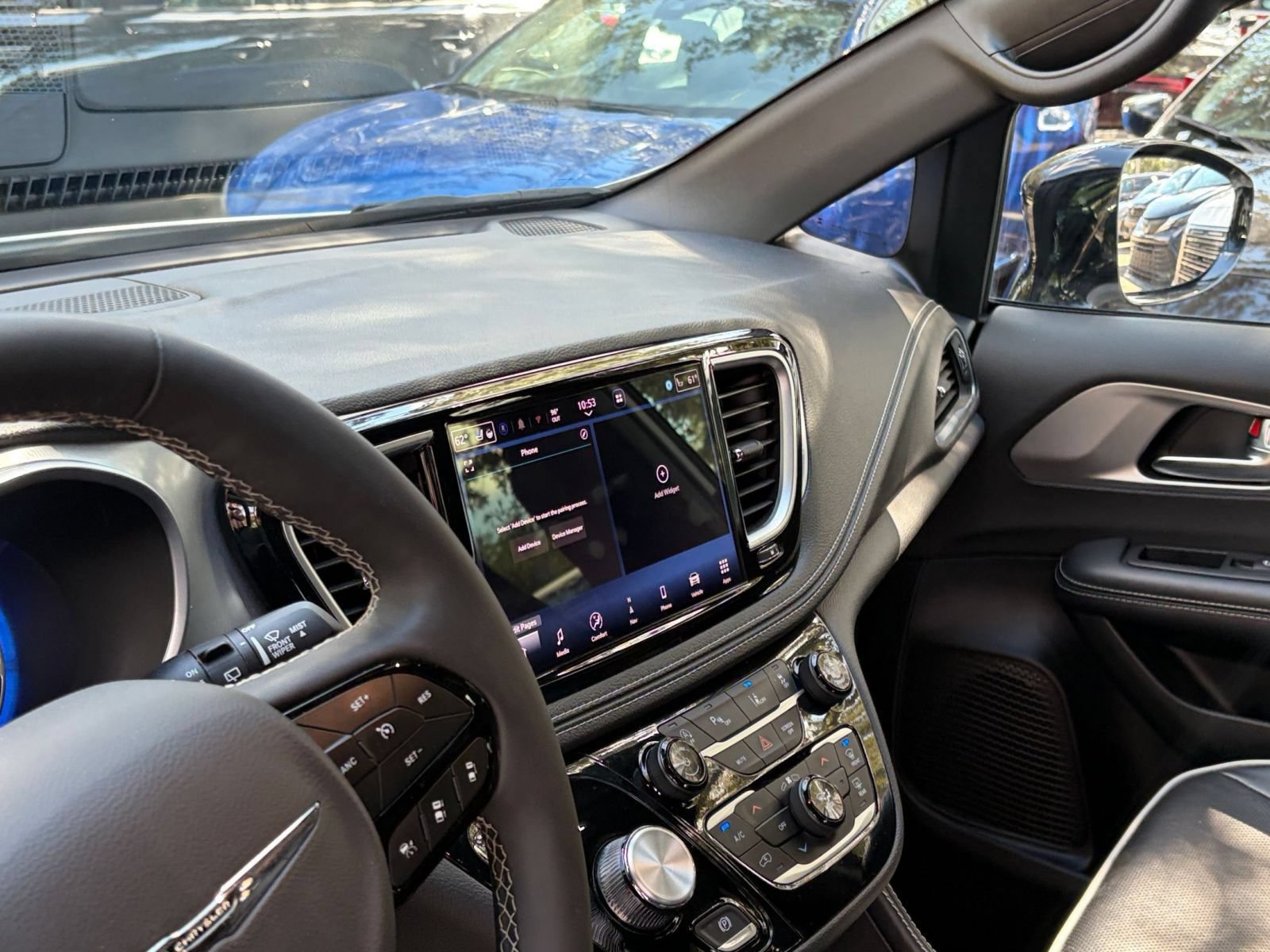 Used 2025 Chrysler Pacifica Limited FWD image 39