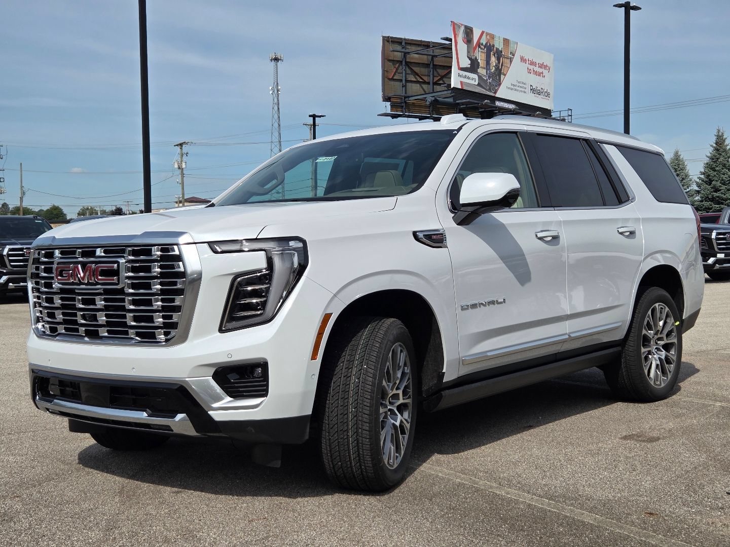 New 2026 GMC Yukon Denali w/ Sun & Power Step Package AWD/4WD image 15