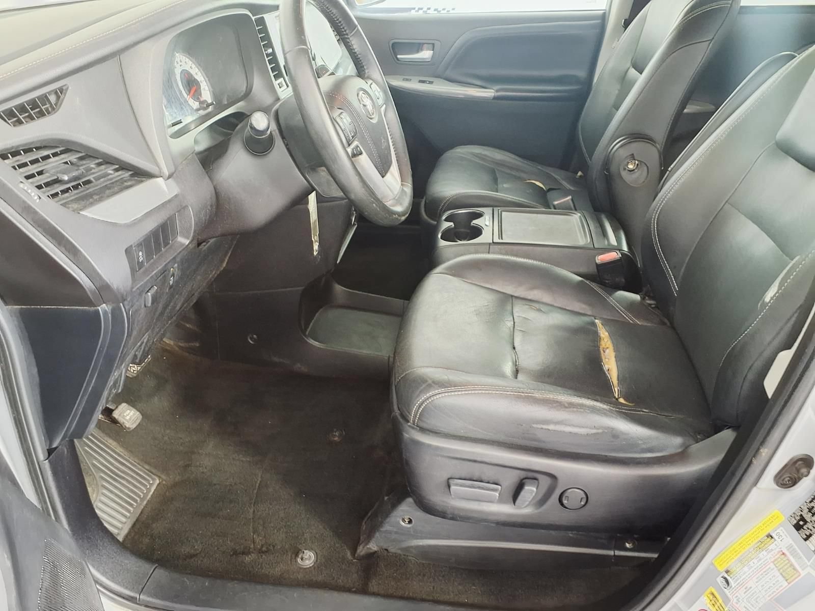Used 2015 Toyota Sienna SE FWD image 9