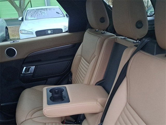 Used 2024 Land Rover Discovery Metropolitan Edition image 14