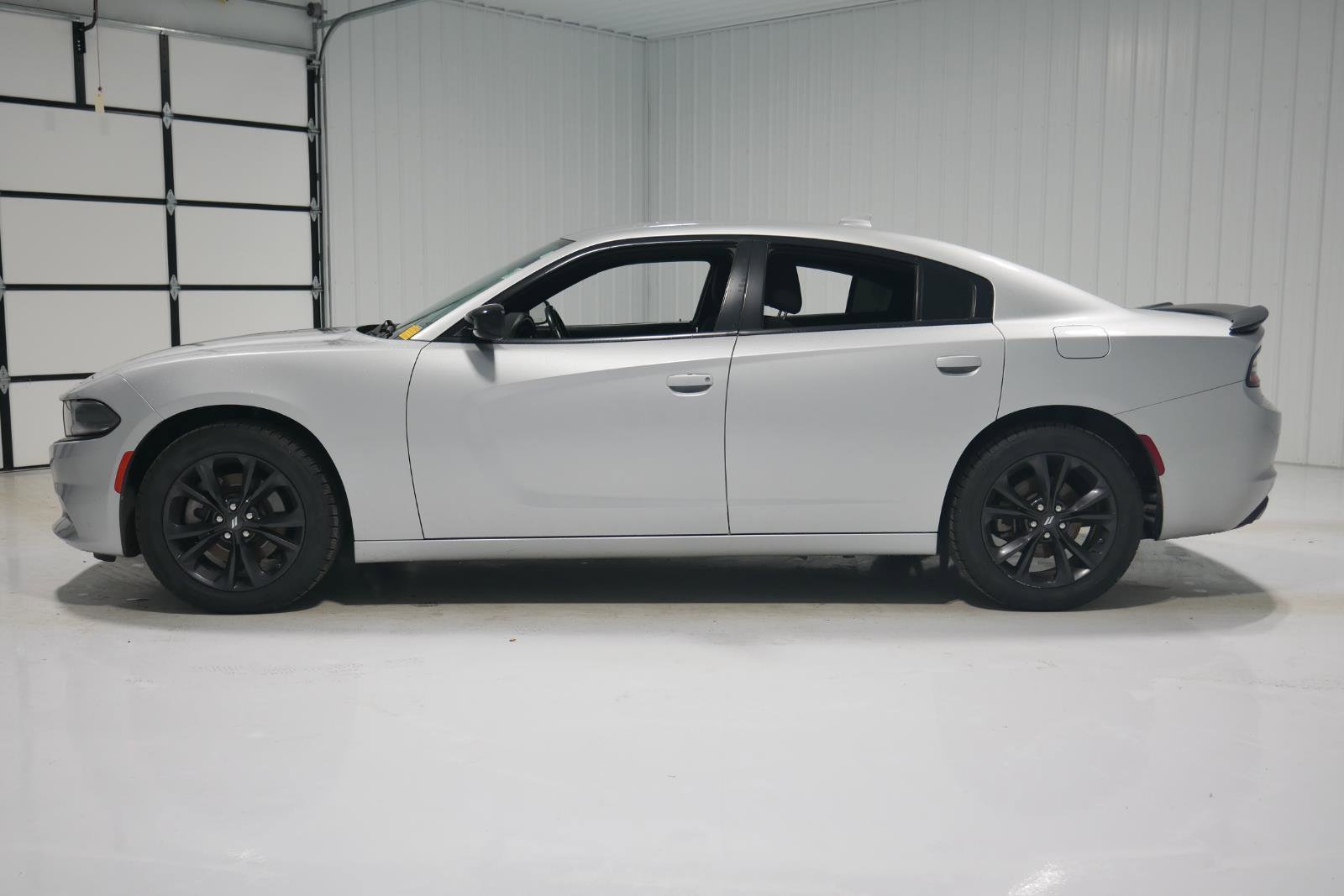 Used 2022 Dodge Charger SXT w/ Blacktop Package image 8